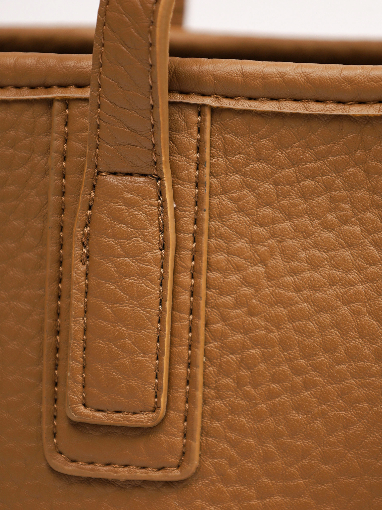 Сумка-тоут со стяжками по бокам и декоративным платком в ассортименте